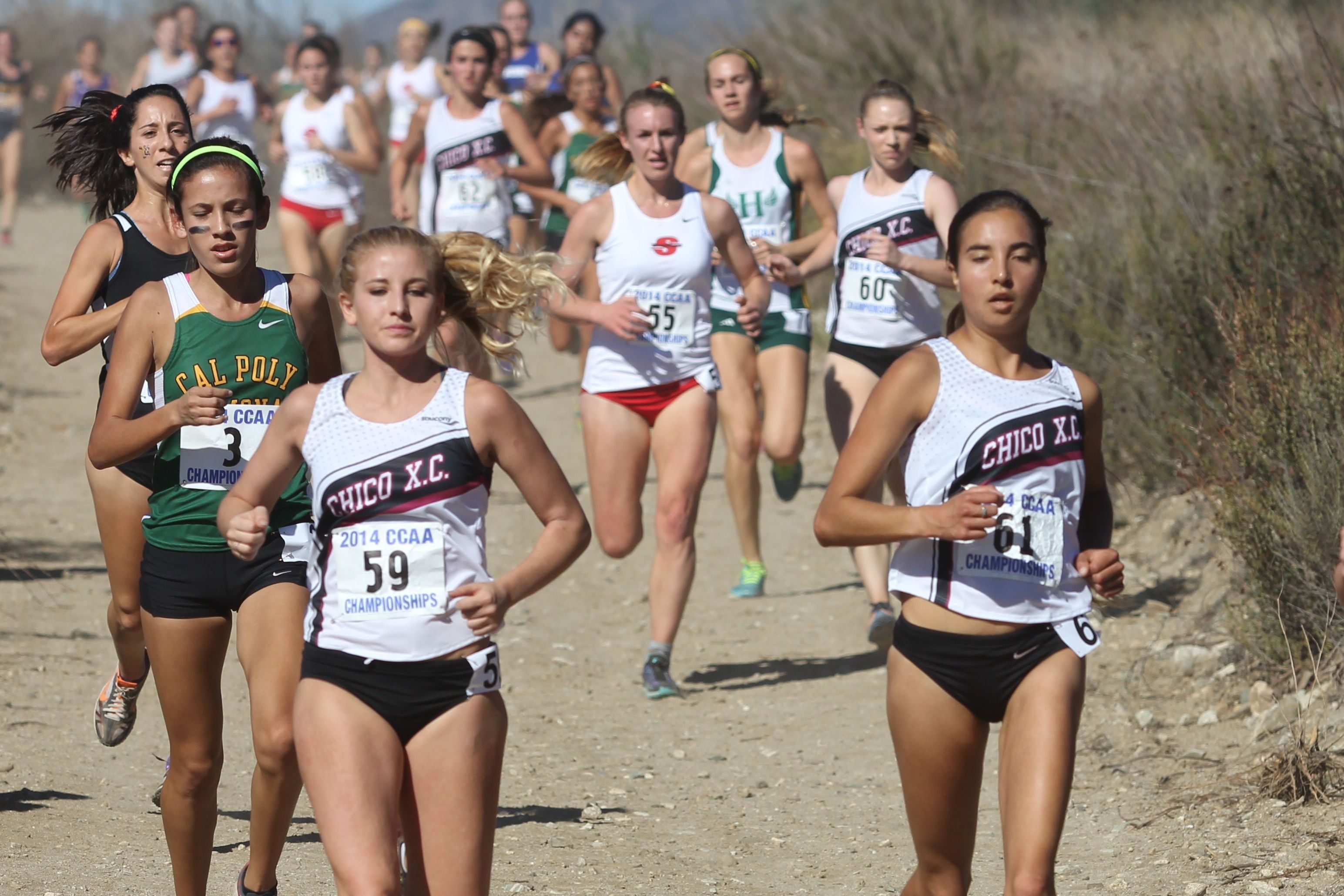 Bekah Bahra and Sadie Gastelum work together at mid race